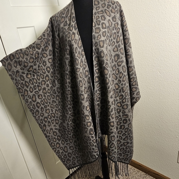 Animal Print Ruana Shawl Wrap Poncho Neutral Colors One Size with Fringe - Picture 3 of 5